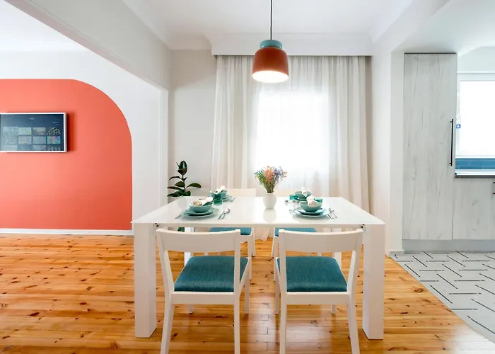 Unique Sunny Post Modern Apartment